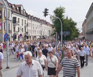 Boże Ciało 2024. Tłumy wiernych przeszły w procesji ulicami Białegostoku