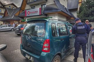 Pijani przyjechali samochodem dokupić wódki