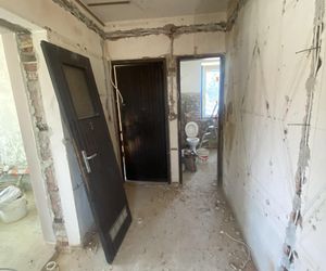 Metamorfoza przedpokoju w domu z lat 90.