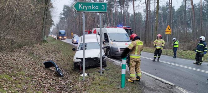 Wypadek na drodze krajowej. Zderzyły się ze sobą cztery pojazdy