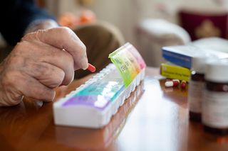 Przyjmował popularny suplement i ibuprofen. Wystarczył miesiąc, by doszło do tragedii