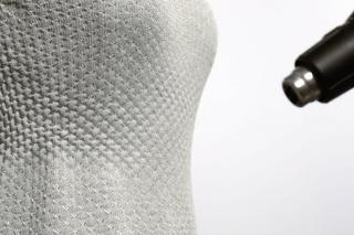 Prawdziwa rewolucja w branży modowej. Ta sukienka dopasuje się do twoich kształtów!