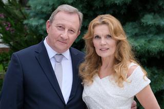 M jak miłość, odcinek 1684: Krystyna i Staszek znikną tak jak Lisieccy! Wszyscy wyjadą z Grabiny! - ZDJĘCIA