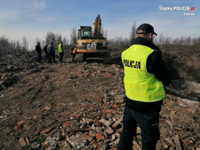 Wywozili nielegalnie odpady! Policja złapała ich na goracym uczynku [ZDJĘCIA]