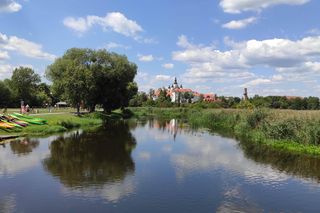Miasteczko z duszą. To tutaj nakręcono komedię, którą pokochali Polacy