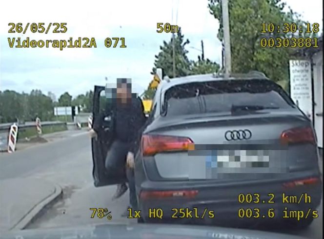 Mistrz kierownicy spieszył się do pracy. Policjanci wszystko widzieli