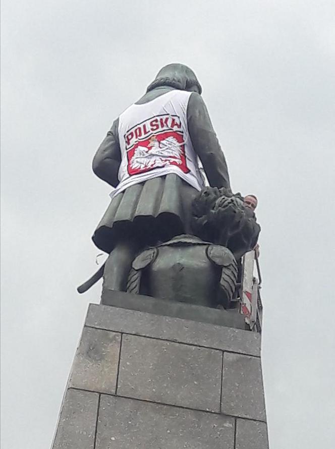 Kościuszko na placu Wolności gotowy do mundialu!