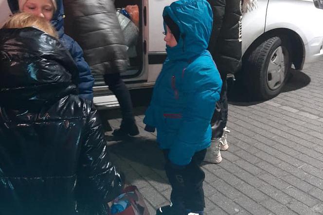 Chore na raka dzieci z Ukrainy przyjechały do Kielc. Podróż trwała wiele godzin