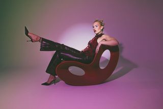 Joulie Fox wyśpi się po śmierci. Nowy album artystki już jest!