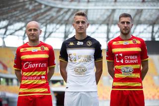 Jagiellonia Białystok. Nowe koszulki na otwarcie sezonu Ekstraklasy [ZDJĘCIA, WIDEO]
