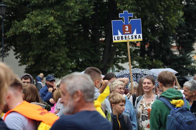 Lubelska Piesza Pielgrzymka na Jasną Górę 2024. Pątnikom deszcz niestraszny!