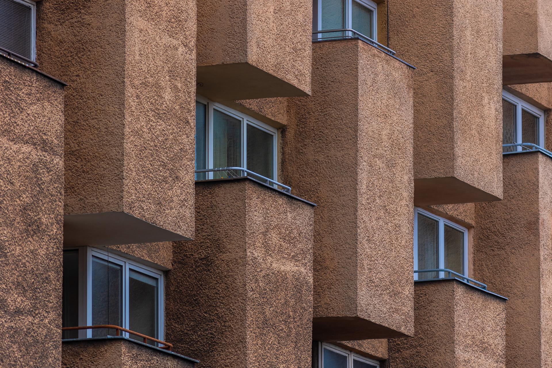 Karowa 18 - zdjęcia. Tak wygląda najpiękniejszy blok w Warszawie