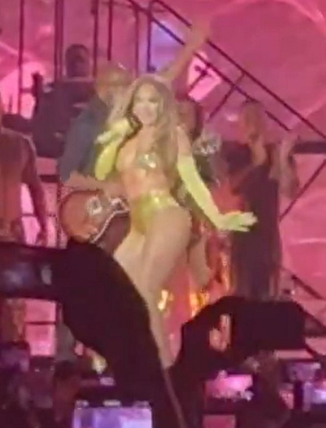 Jennifer Lopez nie nosi bielizny?! Tym razem na szczęście miała…