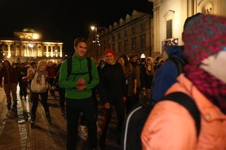 Nightskating. Warszawiacy przejechali stolicę na rolkach [Zdjęcia]