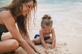 7 plażowych trików wymyślonych przez rodziców dla rodziców i nie tylko. Proste i niezastąpione ułatwią plażowanie