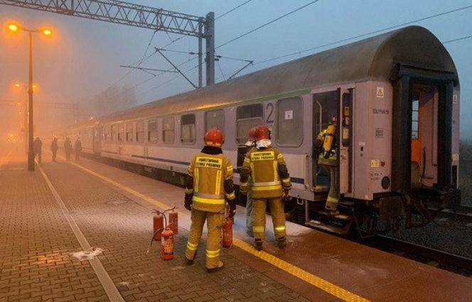 Działdowo: Pożar w pociągu! Jechało w nim ponad 100 osób! [ZDJĘCIA]