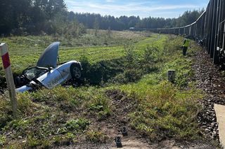 Wał. Tragiczny wypadek BMW na przejeździe kolejowym. Nie żyje 40-letnia Ukrainka [23.09.2024]
