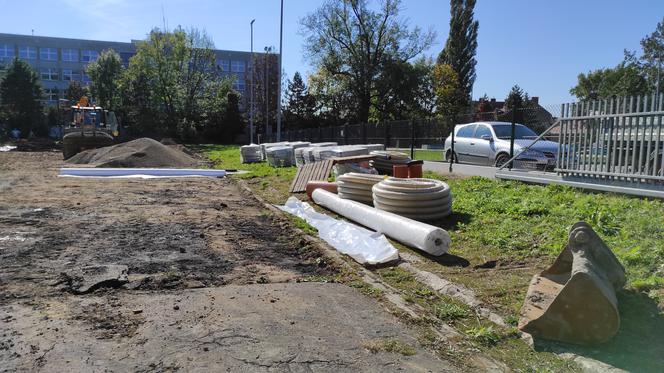 Przy Pałacu Młodzieży w Tarnowie powstaje boisko wielofunkcyjne