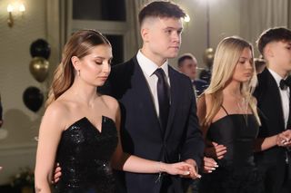 „Poloneza czas zacząć!”. Maturzyści z Liceum Ogólnokształcącego im. Jana III Sobieskiego w Lublinie odliczają symboliczne 100 dni do matury