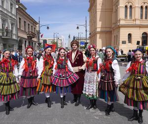 Pochód Juwenaliowy Łódzkich Uczelni. Studenci przejęli Łódź! [ZDJĘCIA]