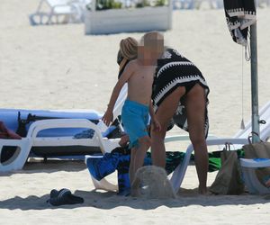 Marlena Muranowicz, wkrótce była żona Mroczka w bikini na plaży.