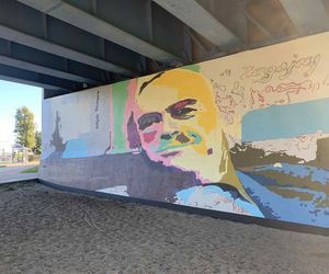 Nowy mural w Bydgoszczy. Stanisław Tym upamiętniony w przestrzeni miejskiej