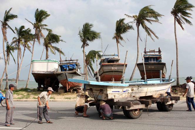Wietnam szykuje się na uderzenie tajfunu