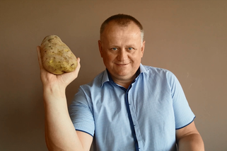 Gigantyczny ziemniak wyhodowany w Małopolsce. Waży prawie KILOGRAM! [ZDJĘCIA]