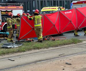 Wypadek radiowozu w Warszawie. Cztery osoby ranne, w tym policjanci