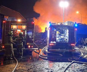 Potężny pożar składowiska w Bełżycach