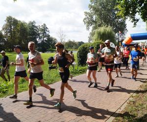 Bieg Botaniczna 5 w bydgoskim Myślęcinku. Tłumy na starcie