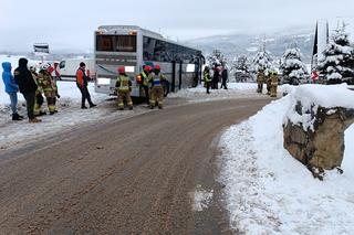 Na Podhalu autokar wpadł z poślizg i zderzył się z busem. Przewoził ponad 40 dzieci