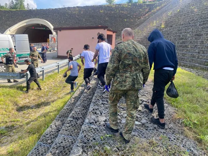 Zatrzymano 25 nielegalnych imigrantów z Syrii. Chcieli dotrzeć do Niemiec
