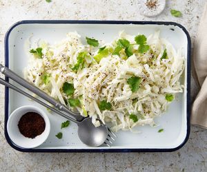 Surówka z selera korzeniowego. Doskonały dodatek do obiadu