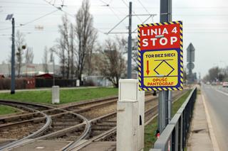 Motorniczowie zapominają opuścić pantograf i uszkadzają tramwaj. Na ratunek przyszli funkcjonariusze nadzoru ruchu