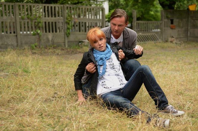 Komisarz Alex 4 sezon odcinek 42 (odc. 3). Lucyna (Magdalena Walach), Ryszard Puchała (Ireneusz Czop)