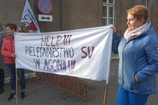 Pielęgniarki krakowskiego Szpitala Uniwersyteckiego wyszły na ulice!