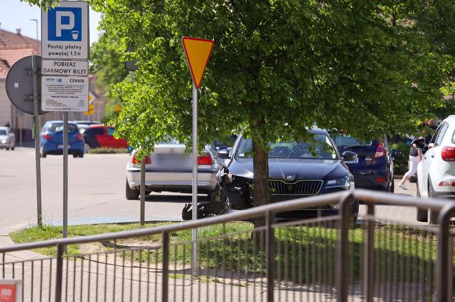 Starosta z Ostródy roztrzaskał służbowy wóz! Policja łaskawa dla polityka