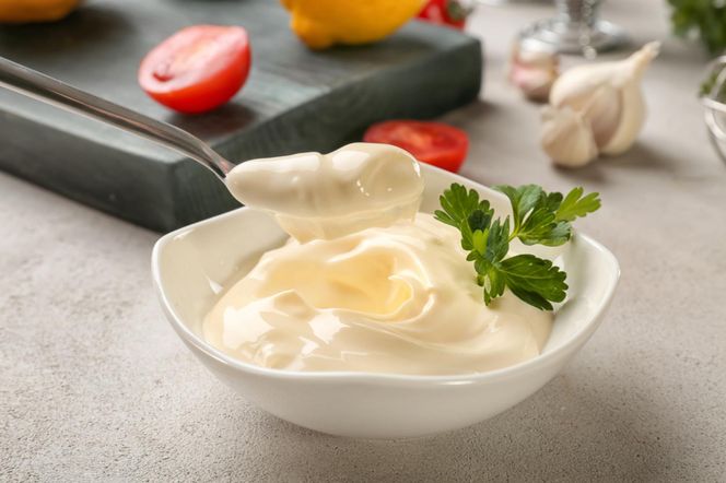 Majonez, ale w wersji wykwintnej. Ten jeden dodatek może wiele zmienić