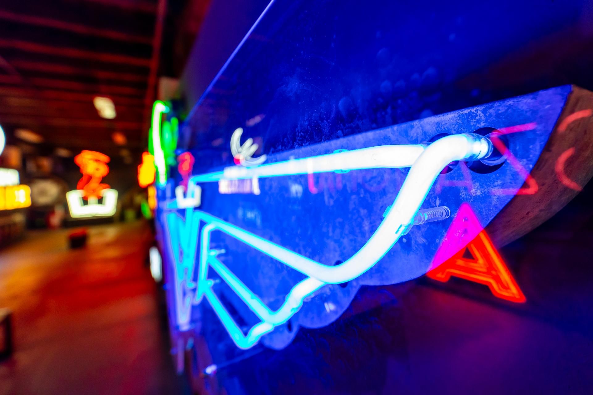 Neony z Muzeum Neonów w Warszawie