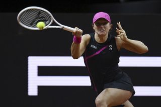 WTA Madryt: O której gra Iga Świątek dzisiaj mecz z Chinką Wang? Polka wyjdzie na kort po tym meczu!