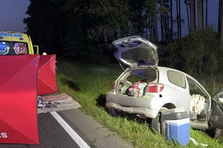 Toyota zmiażdżona przez ciężarówkę! 65-latka nie miała żadnych szans