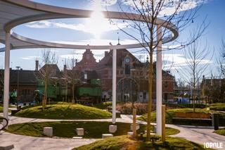 Plac imienia Olgi „Kory” Sipowicz przed dworcem w Opolu 