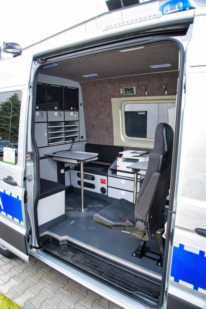 Policyjny Ambulans Pogotowia Ruchu Drogowego