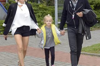 Ania Wyszkoni z partnerem i córką Polą w 2017 roku