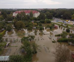 Fala powodziowa we Wrocławiu. Osiedle na Stabłowicach niczym rzeka. Najnowsze zdjęcia