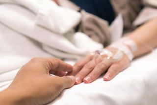 To przed śmiercią najczęściej mówią młodzi ludzie. Mrożące krew w żyłach wspomnienia lekarza 