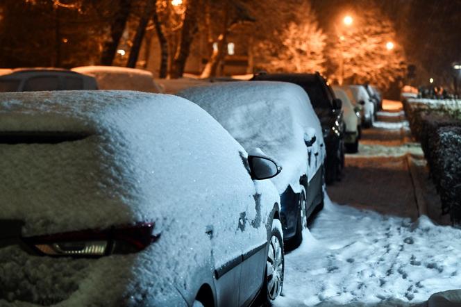 Kraków zasypany śniegiem. Armagedon na drogach. Ogromne utrudnienia w kursowaniu komunikacji miejskiej