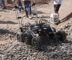 To jeszcze Kraków czy może Mars? Na AGH trwają zawody łazików marsjańskich European Rover Challenge