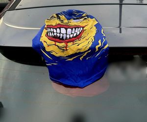 Kibole szykowali zasadzkę. Kłody drewna na drodze i sprzęt do walki w samochodach